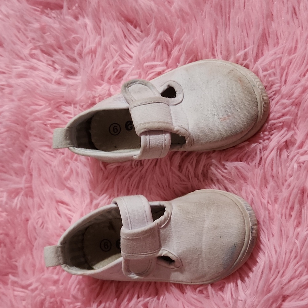 Toddler Girls white slip on shoes